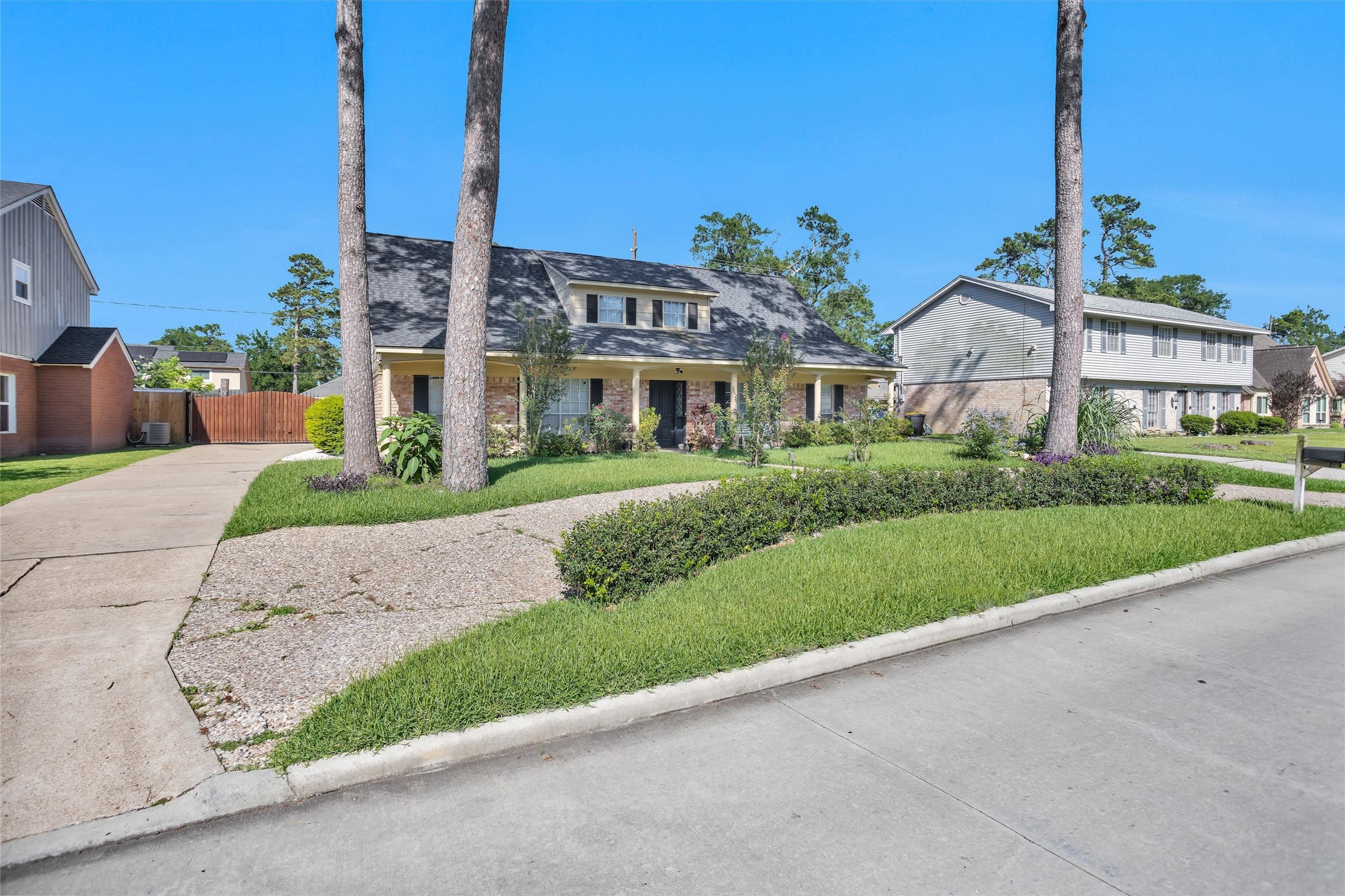 15010 Falling Creek Drive Property Photo 3