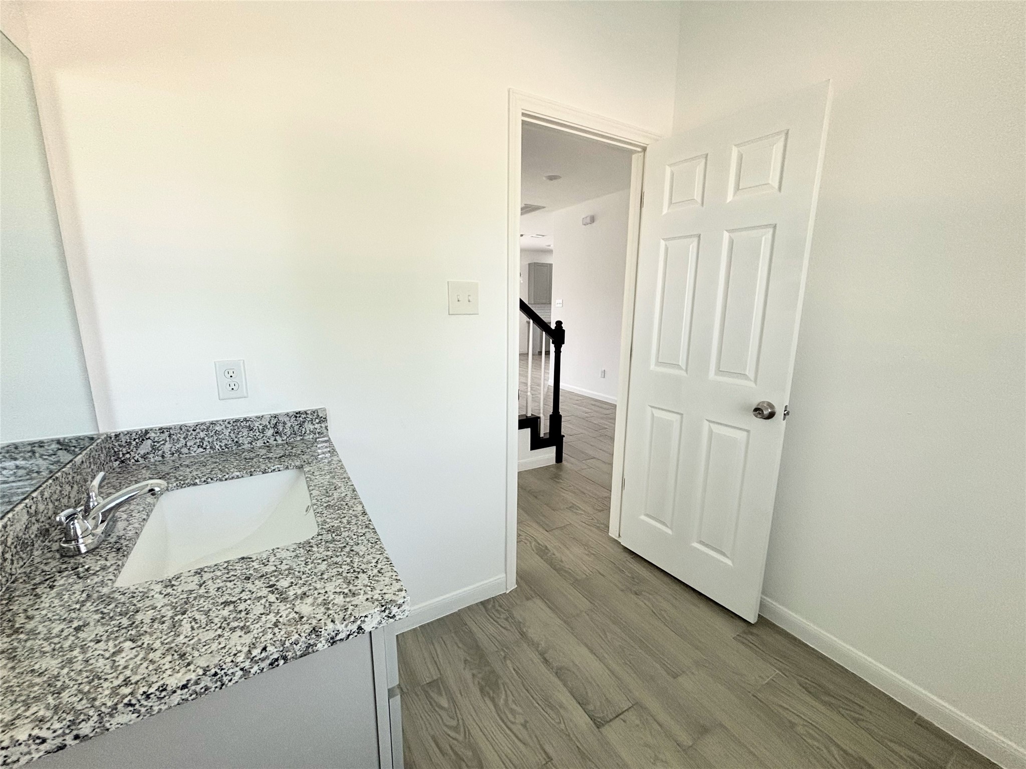 5023 W Harrow Drive Property Photo 7