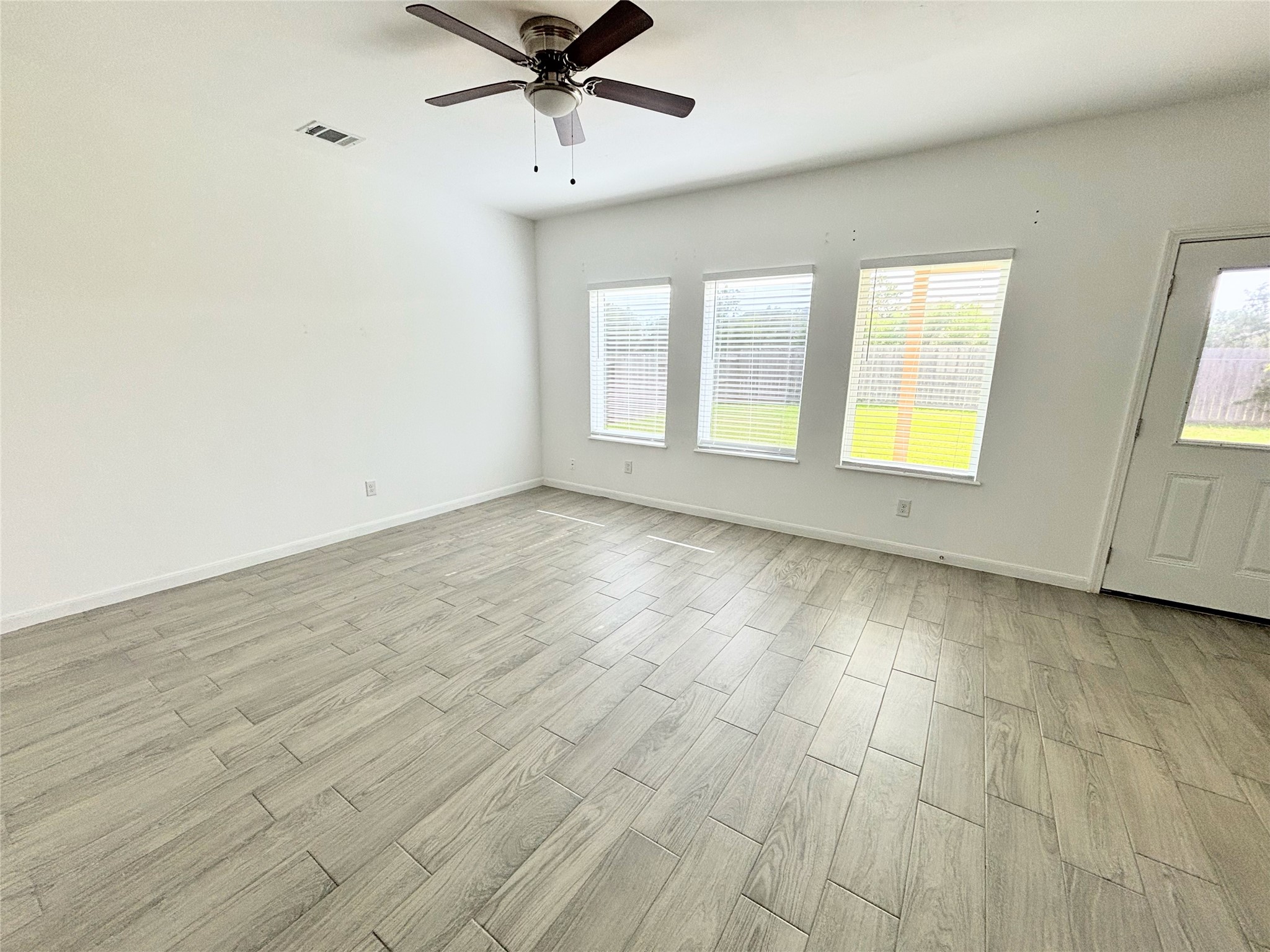 5023 W Harrow Drive Property Photo 8