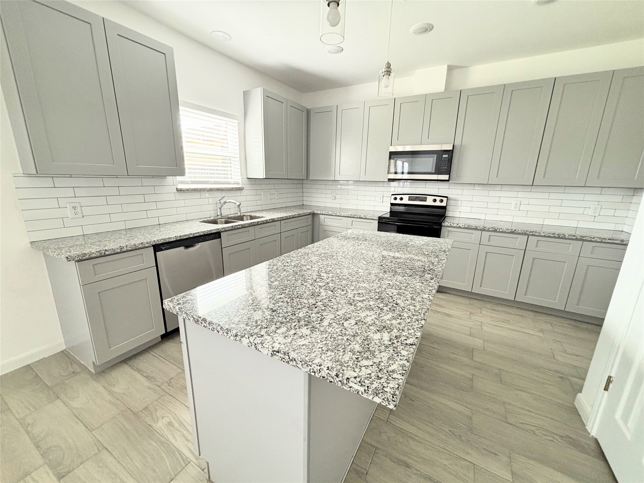5023 W Harrow Drive Property Photo 11