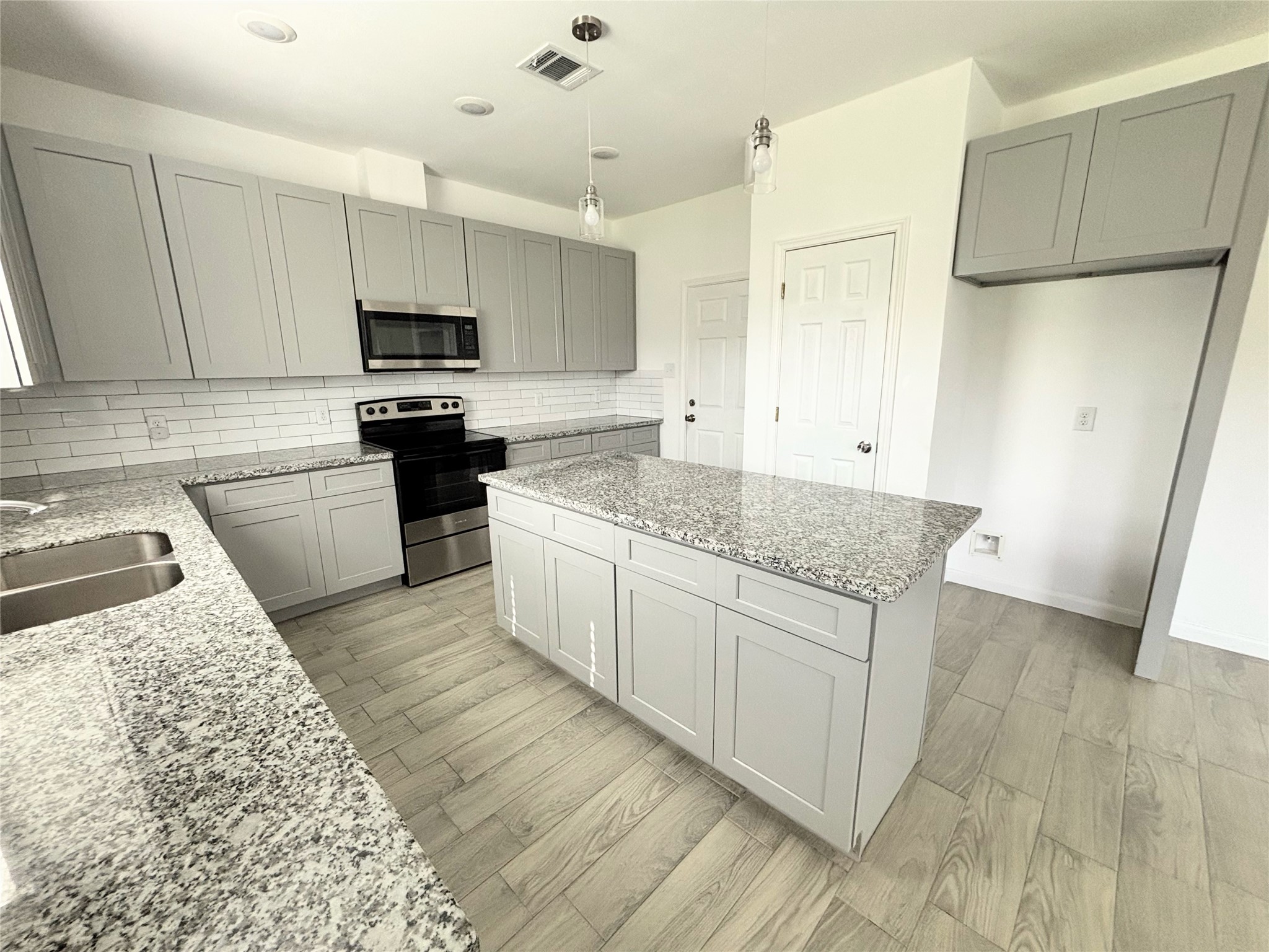 5023 W Harrow Drive Property Photo 13