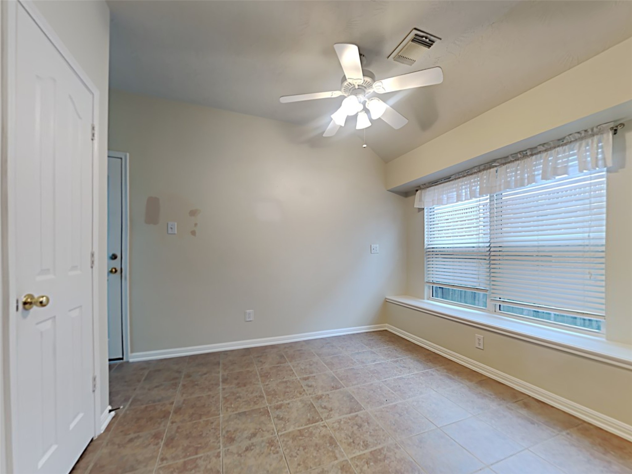 155 S Queenscliff Circle Property Photo 13