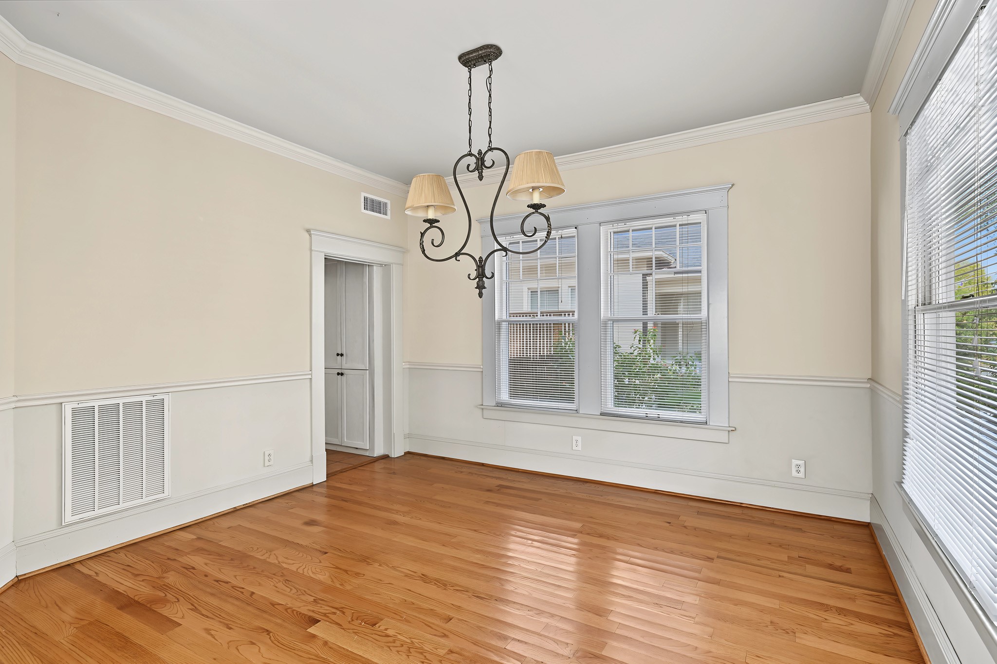 1335 Harvard Street Property Photo 4
