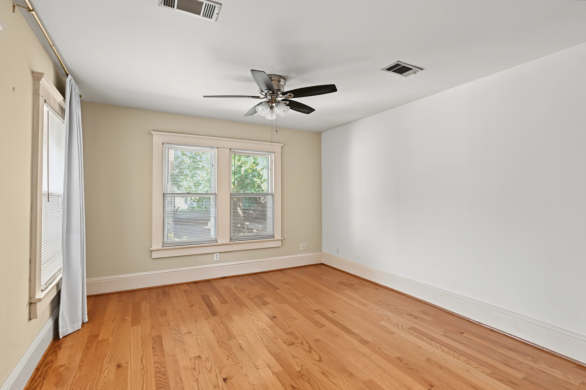 1335 Harvard Street Property Photo 13
