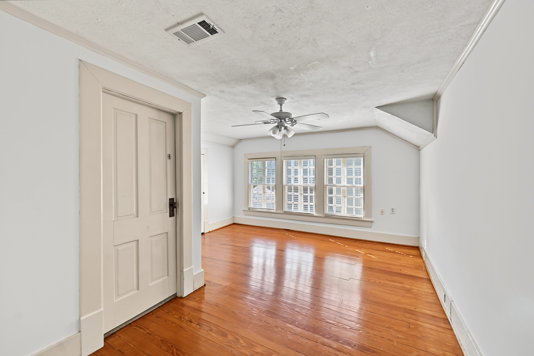 1335 Harvard Street Property Photo 18