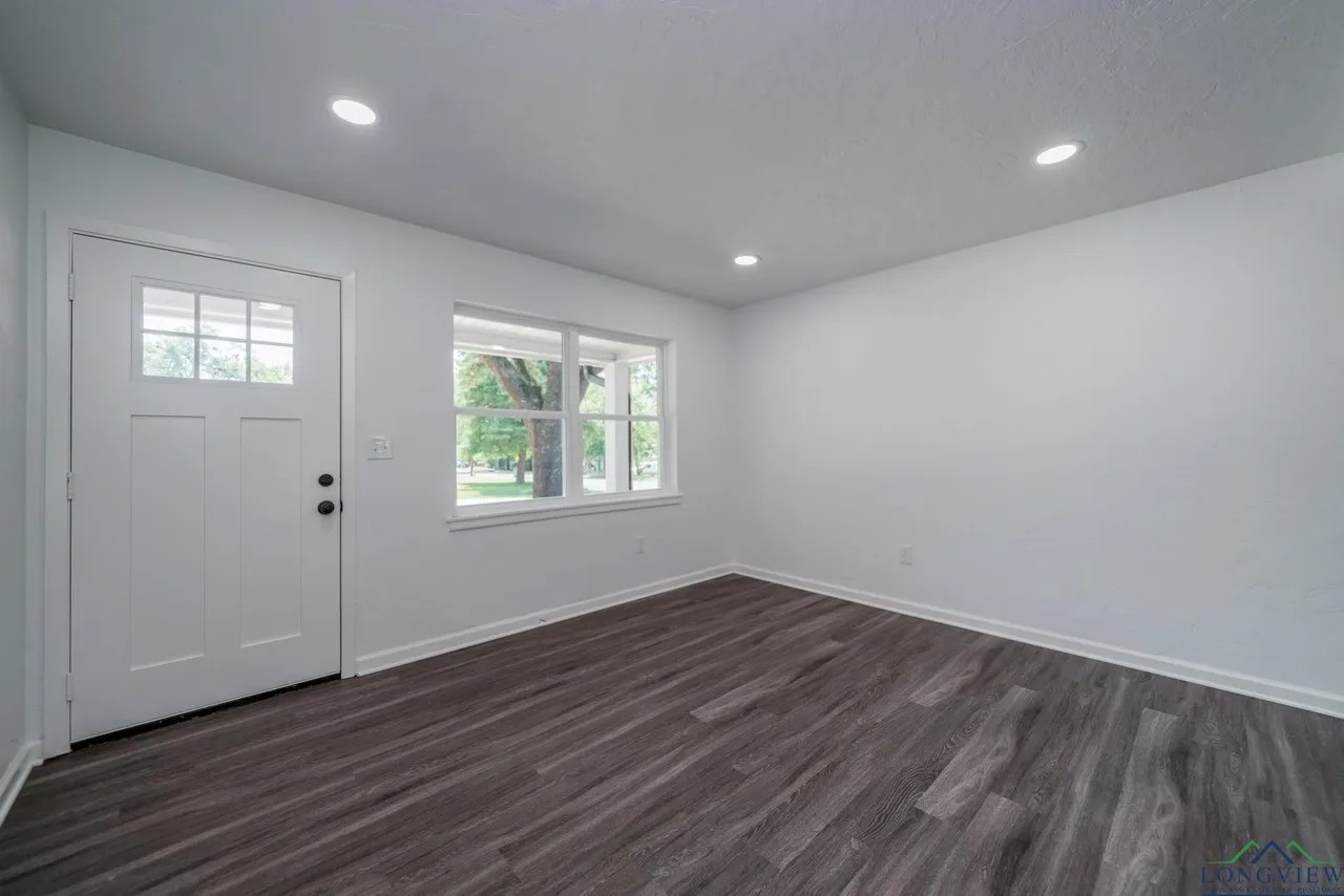 405 Pecan Property Photo 3