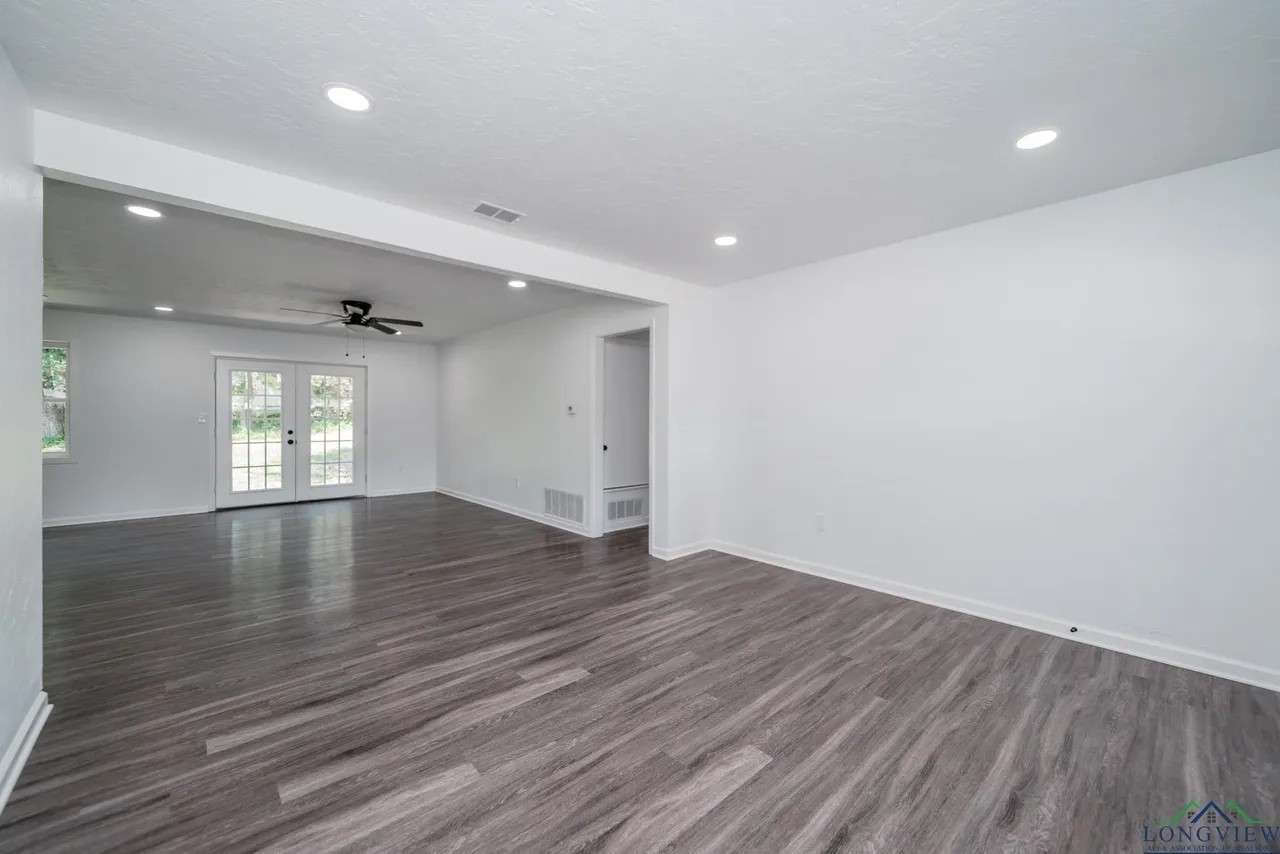 405 Pecan Property Photo 5