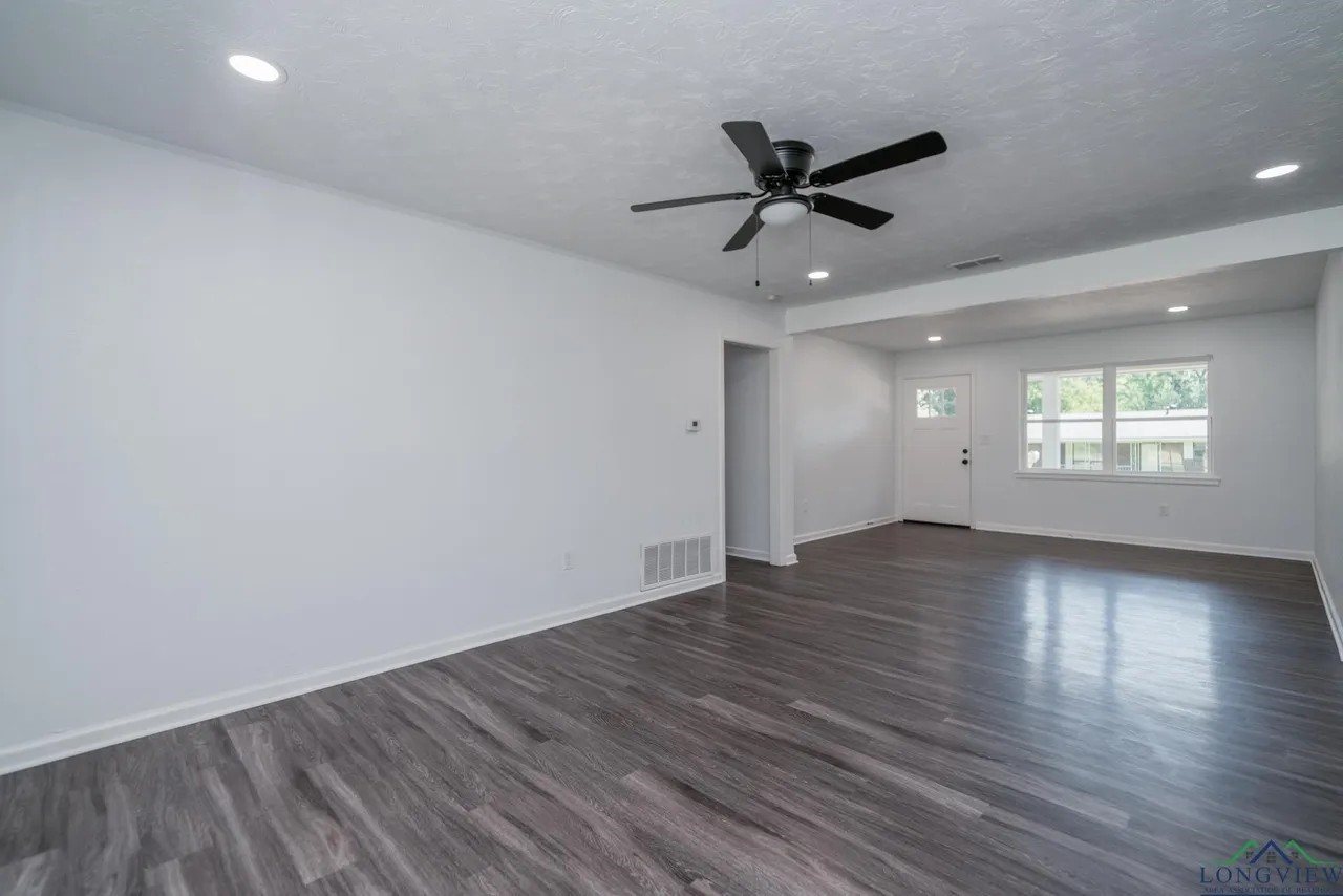 405 Pecan Property Photo 9
