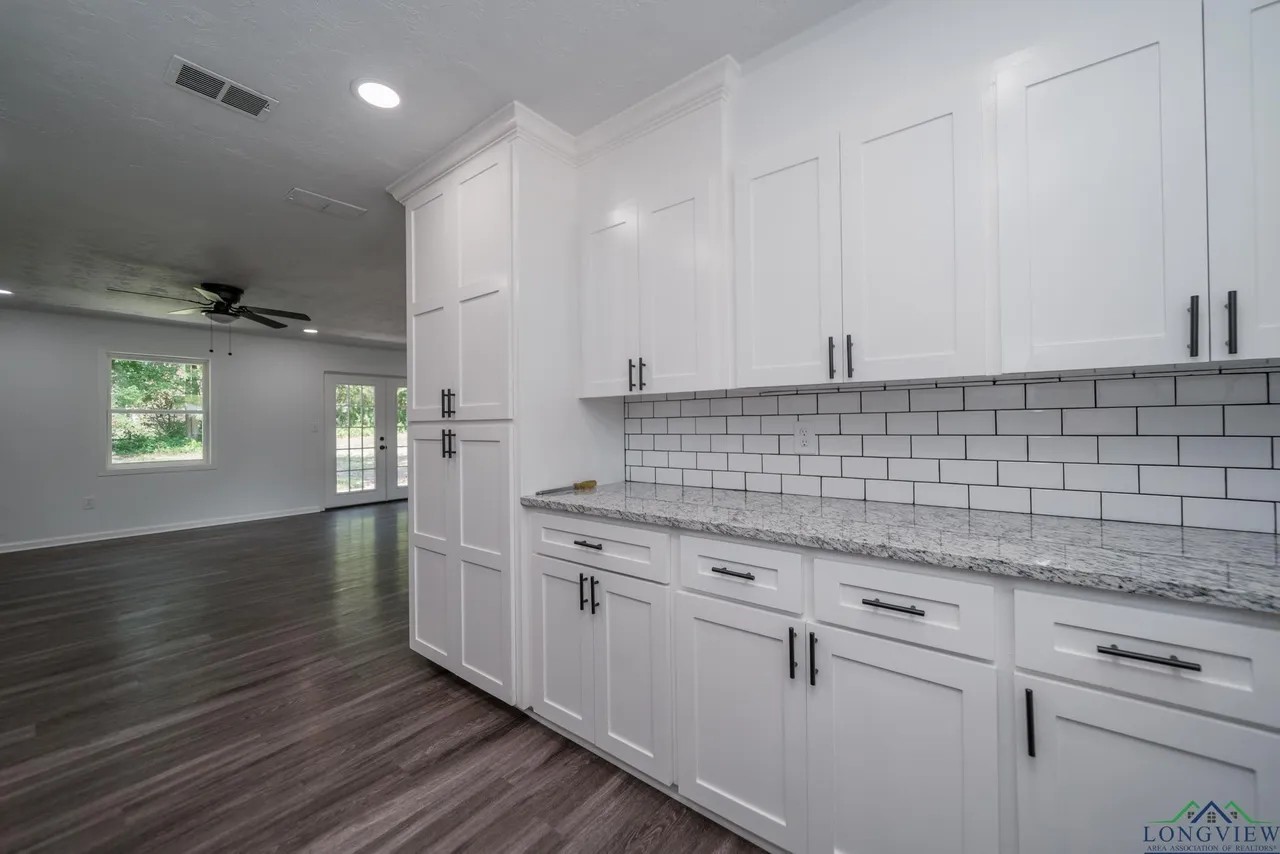 405 Pecan Property Photo 17