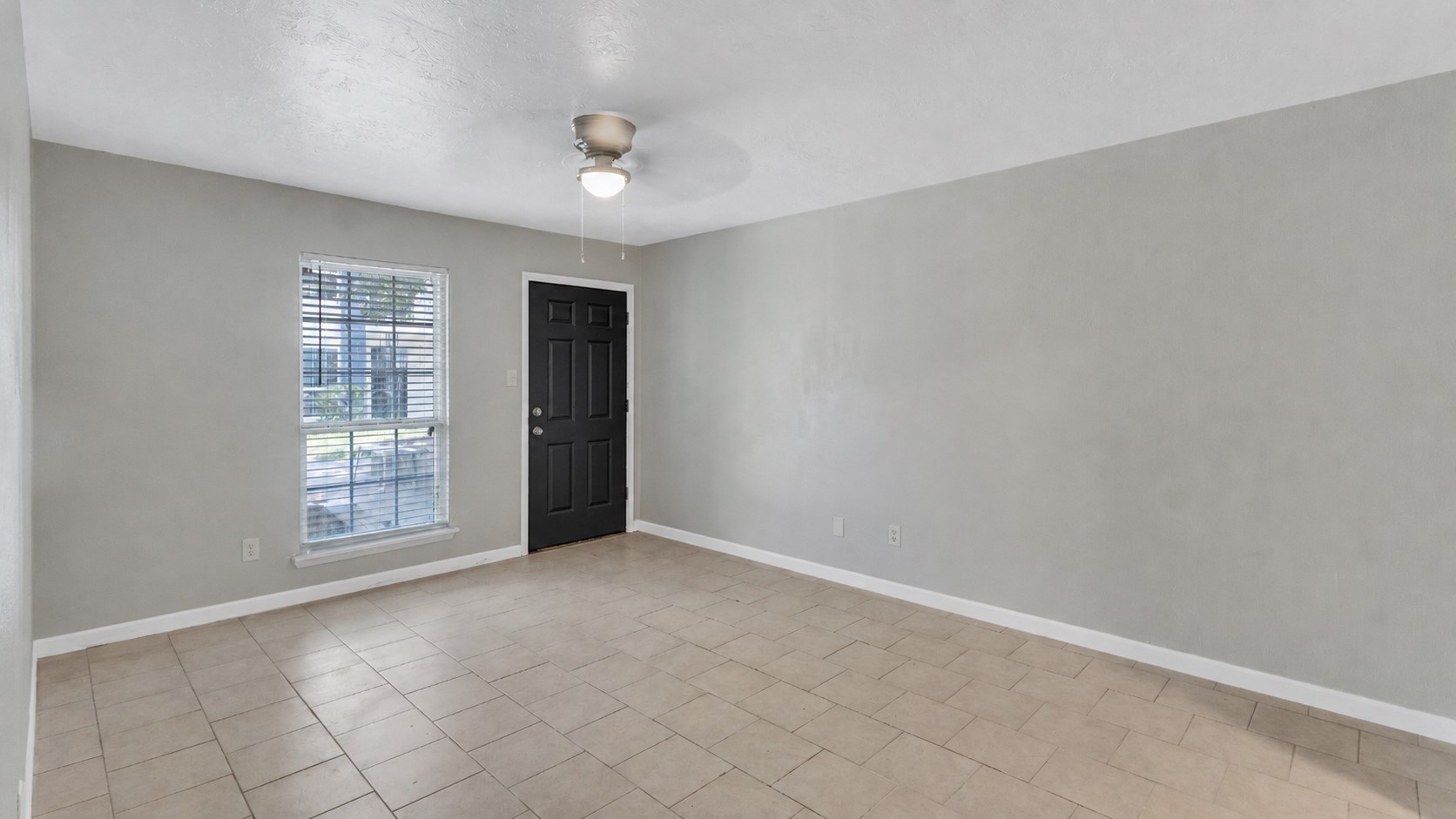 122 E Crosstimbers Street 106 Property Photo 1