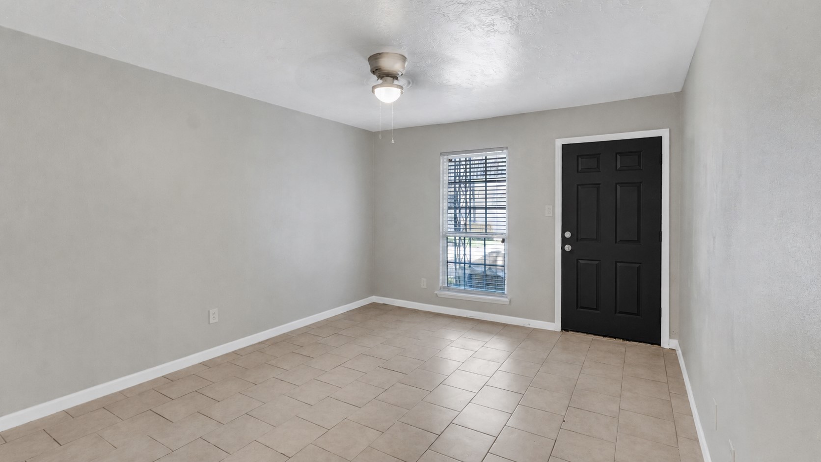 122 E Crosstimbers Street 106 Property Photo 2