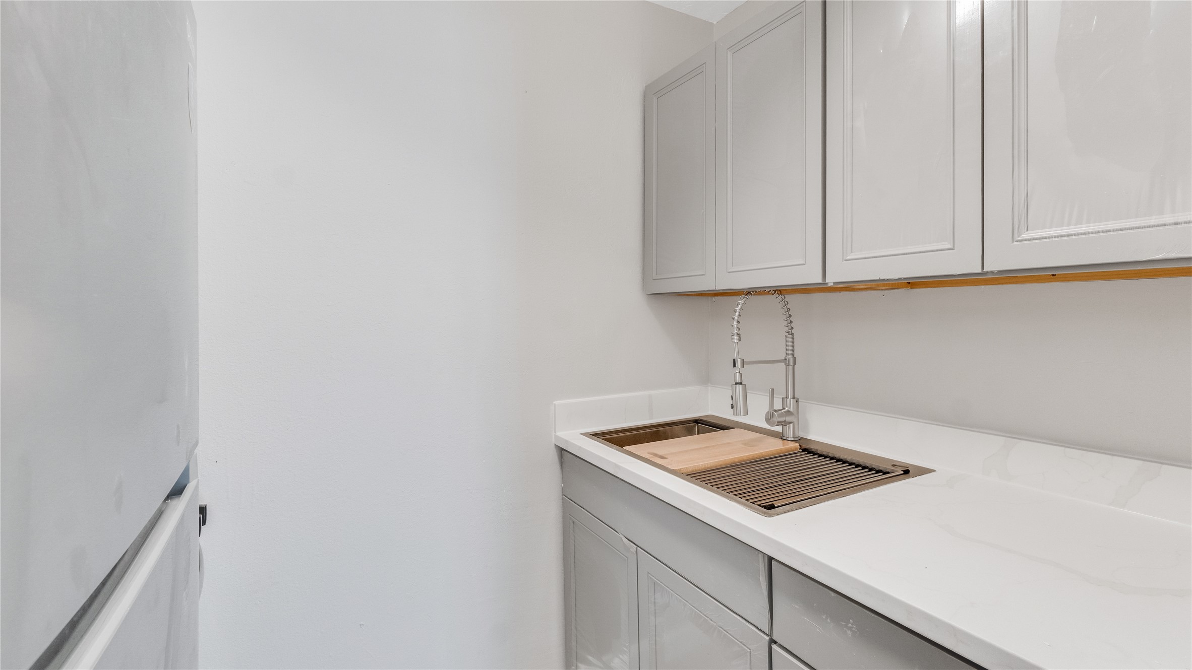 122 E Crosstimbers Street 106 Property Photo 3