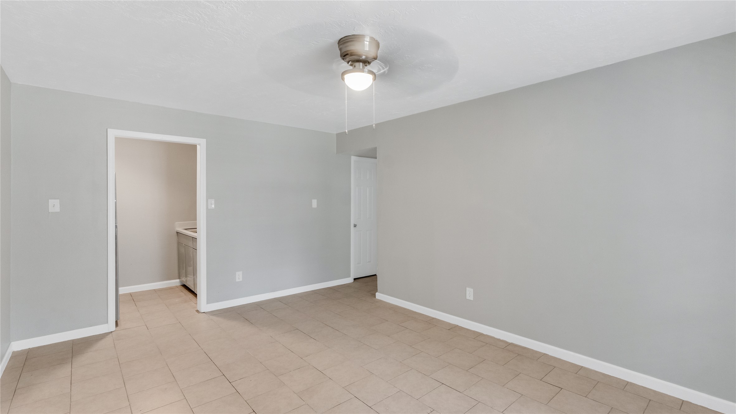 122 E Crosstimbers Street 106 Property Photo 5