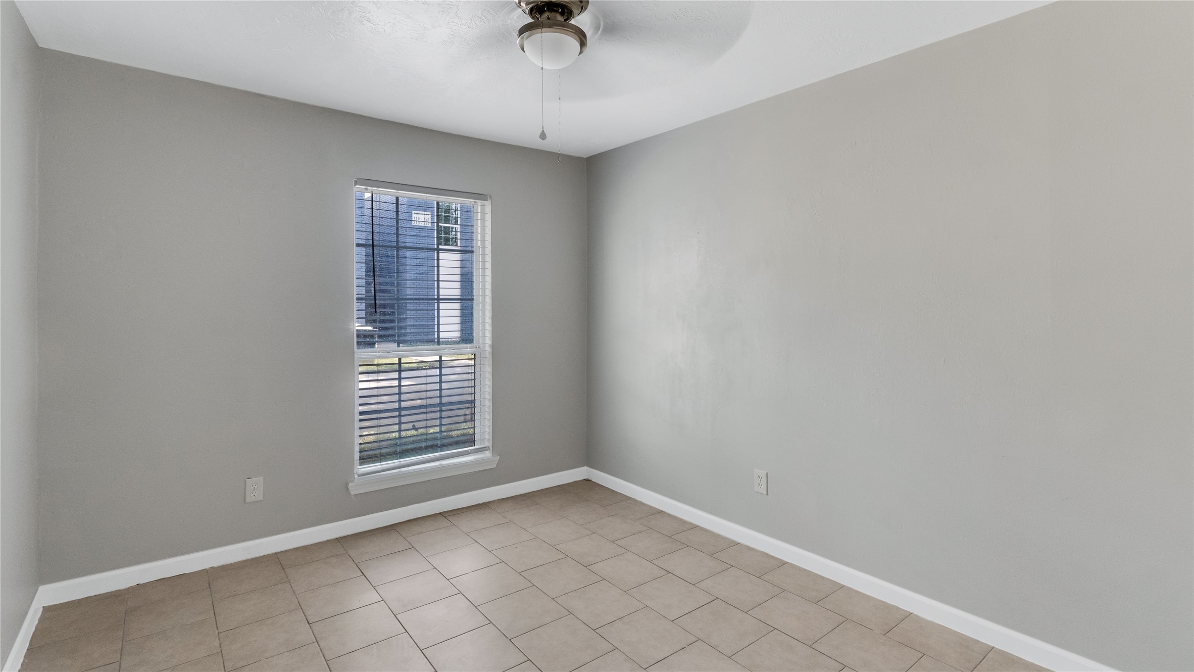 122 E Crosstimbers Street 106 Property Photo 9