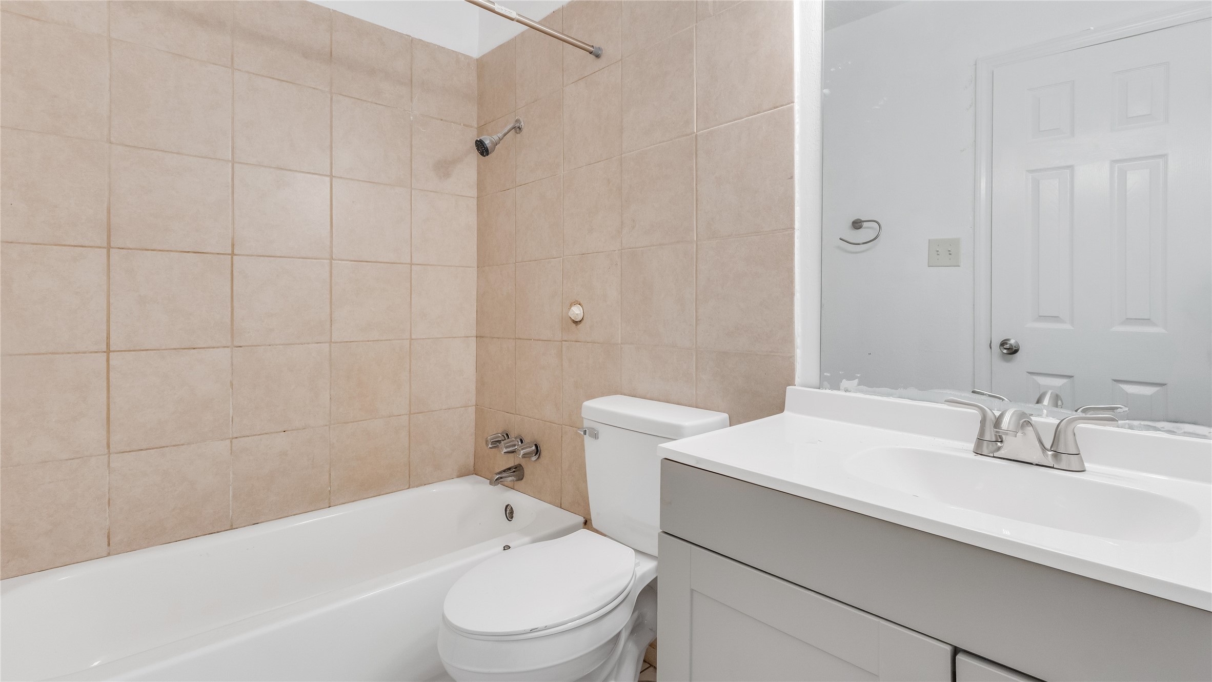 122 E Crosstimbers Street 106 Property Photo 11