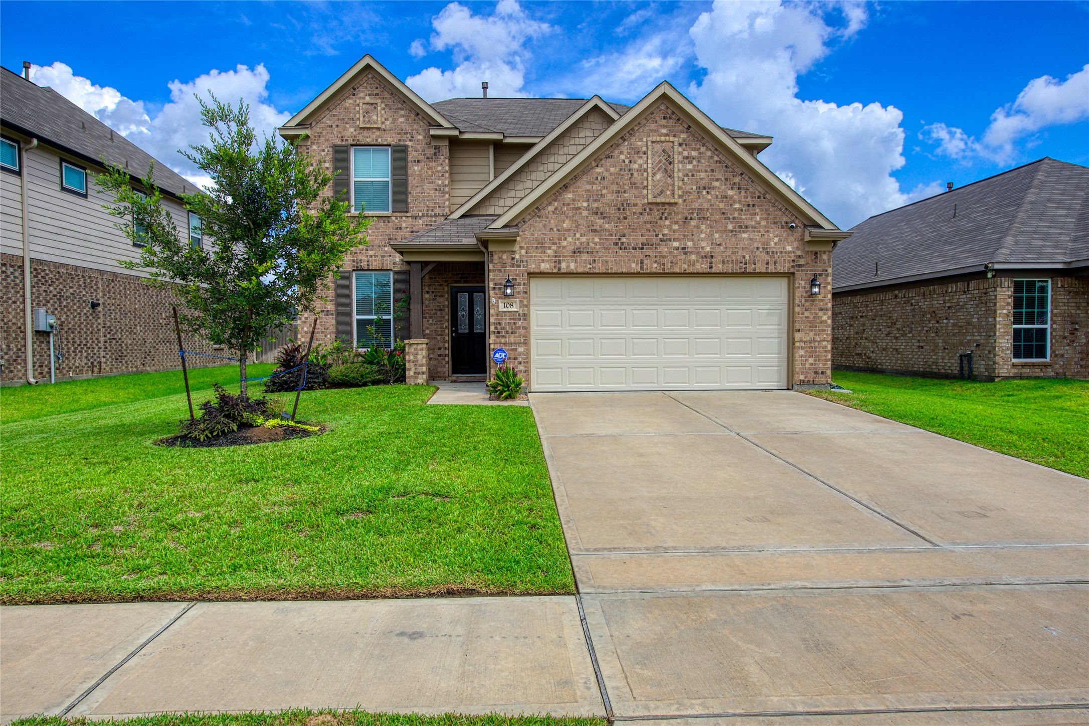 108 Highland Prairie Way Property Photo 1