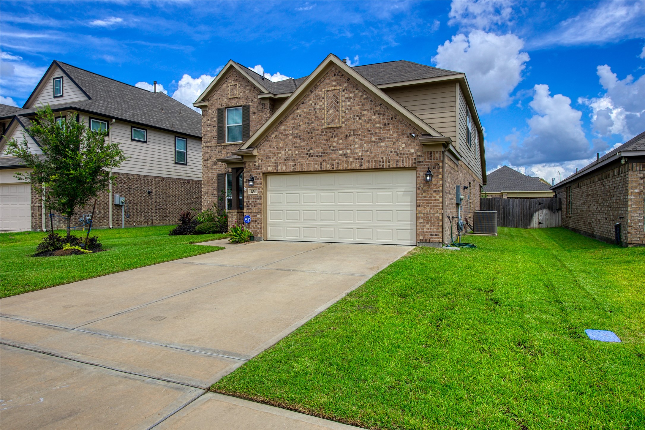 108 Highland Prairie Way Property Photo 3