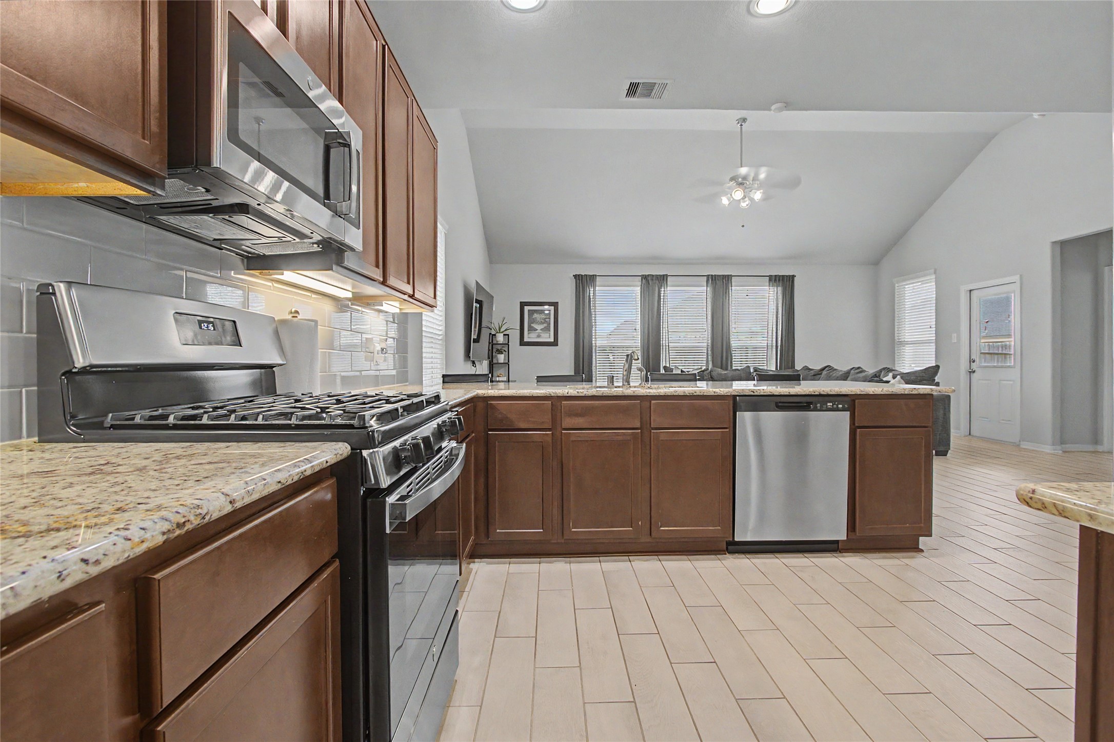 108 Highland Prairie Way Property Photo 11
