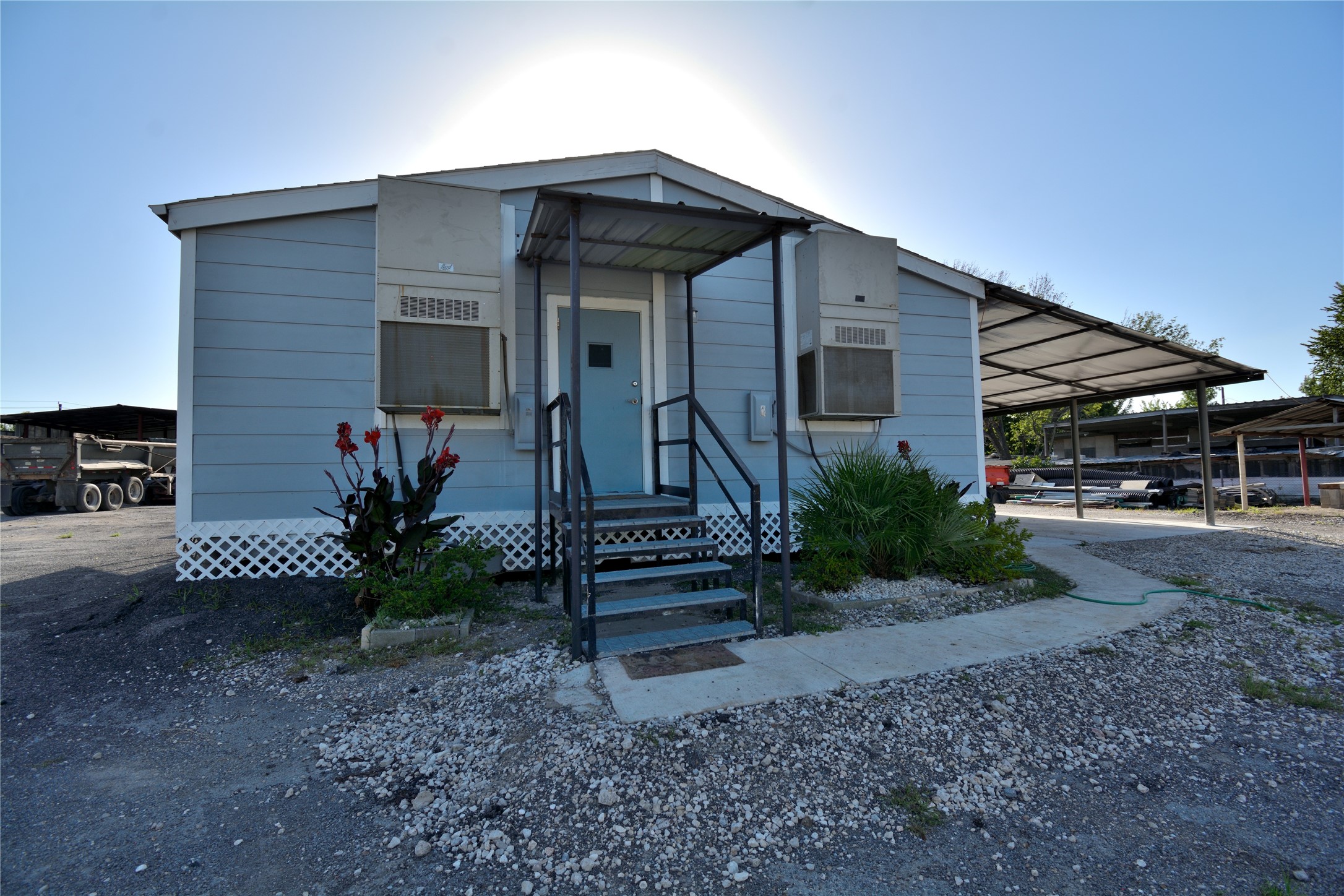 9224 1/2 A Canniff Street Property Photo 2