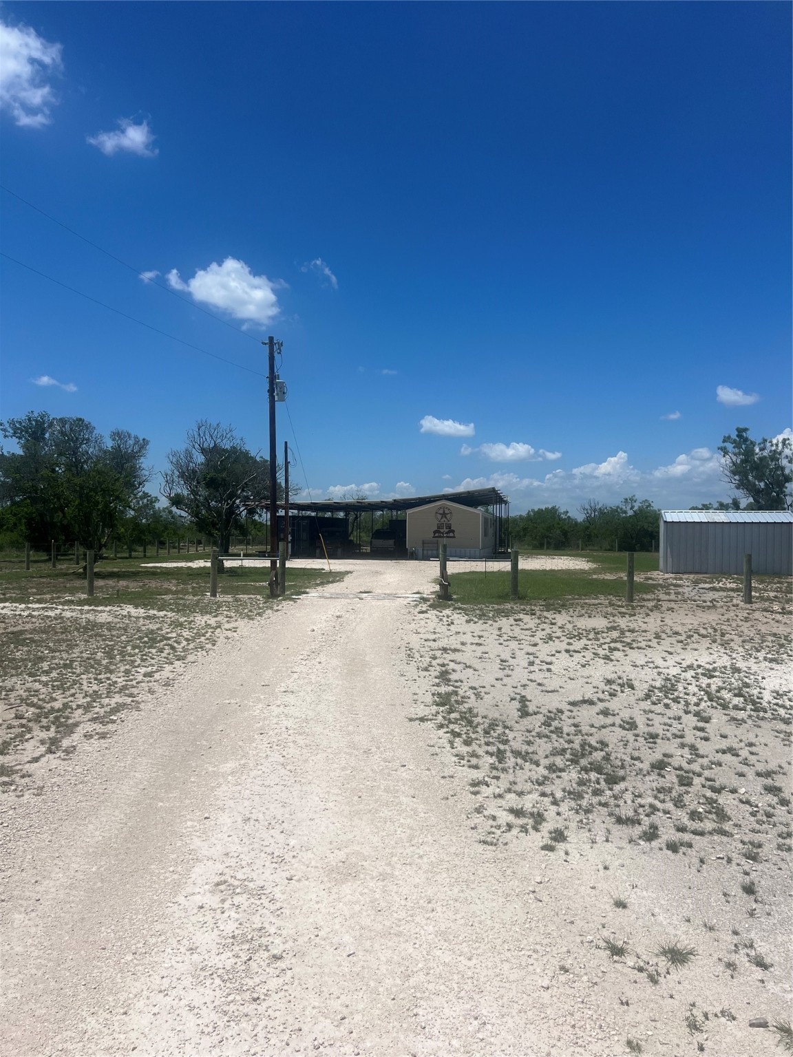 2117 RR 3008 Ranch