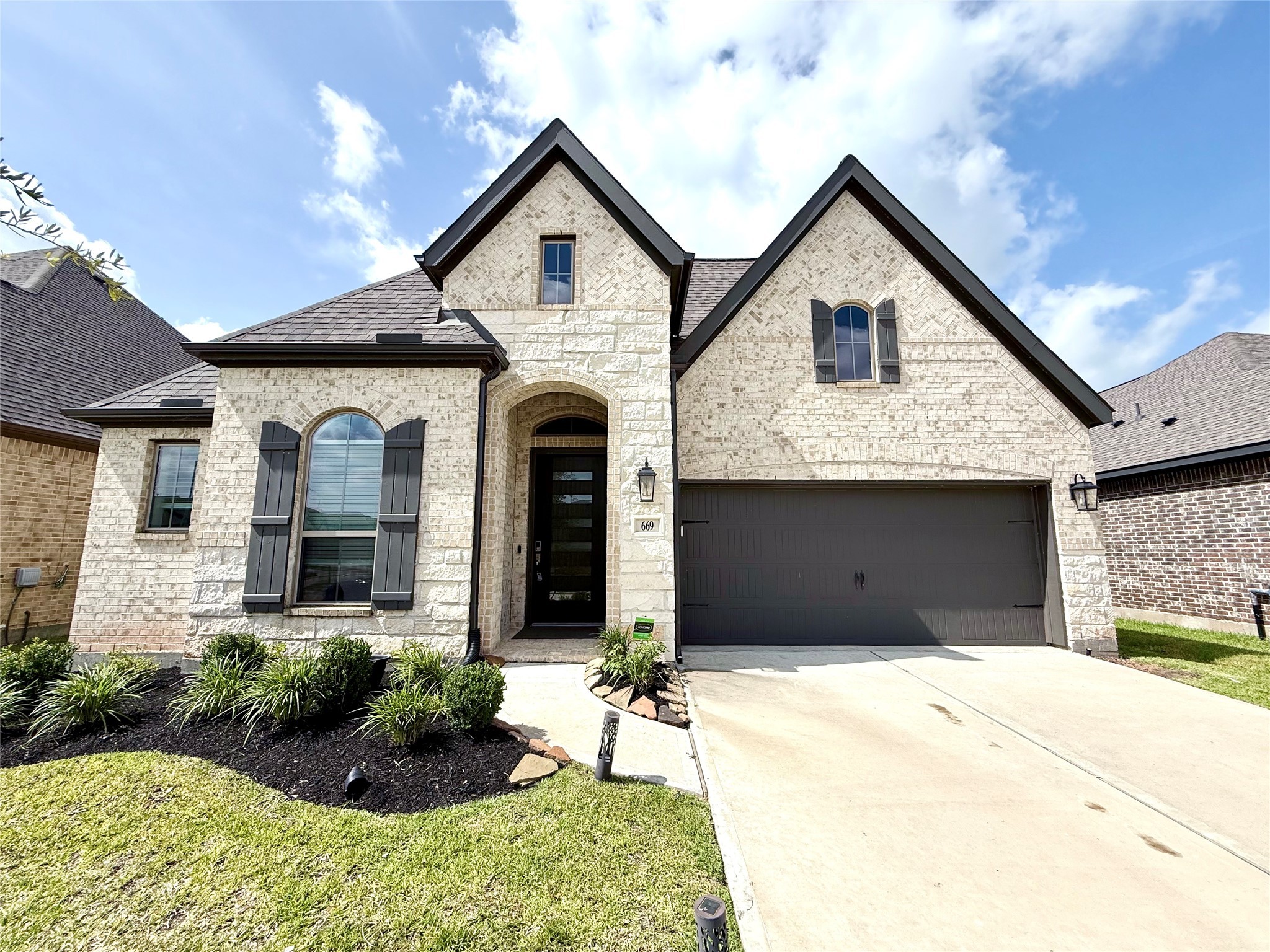 669 Cape Capri Drive Property Photo 1