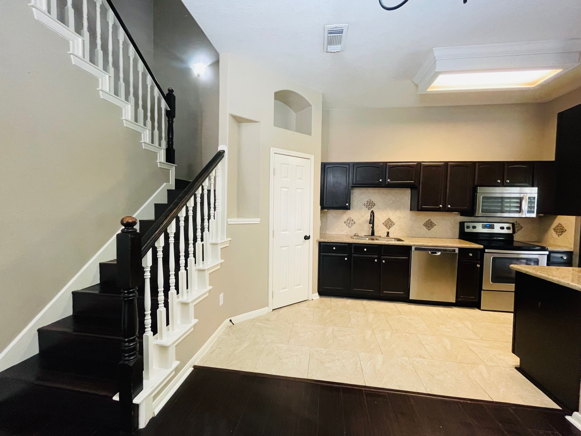 2710 Grants Lake Boulevard G1 Property Photo