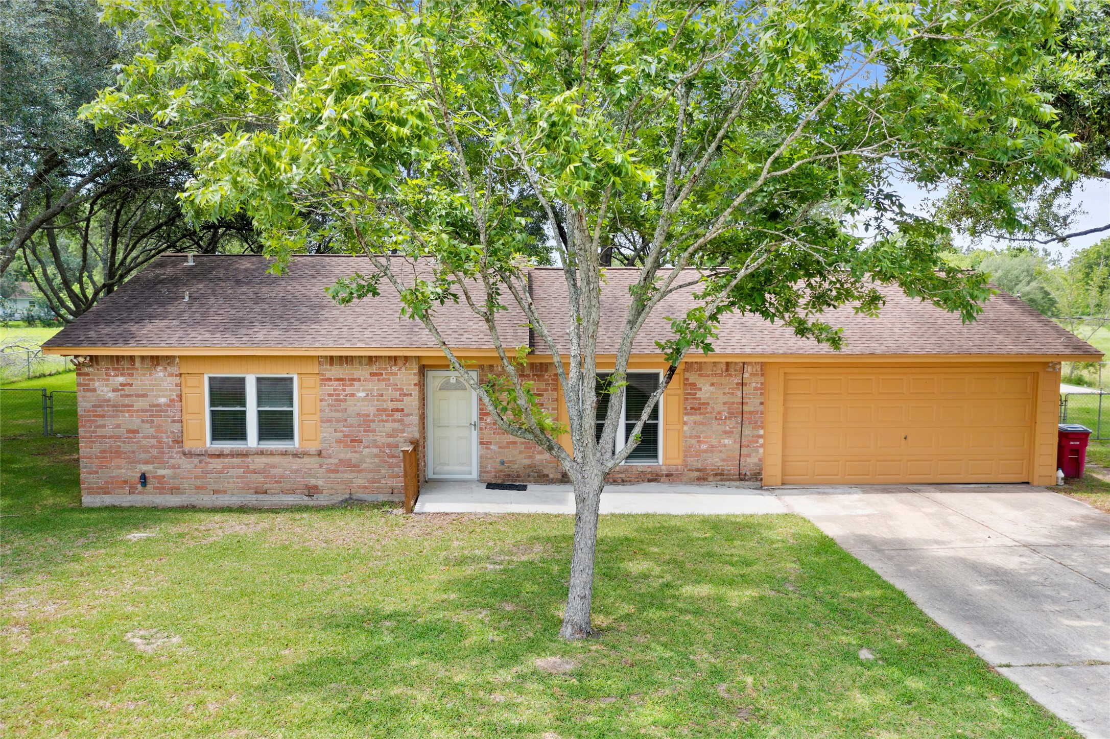 1885 County Road 235 Property Photo 1