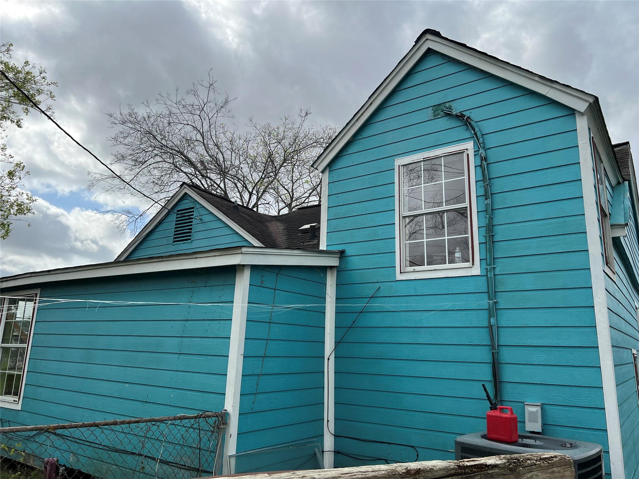 5745 Newport Street, Houston Tx 77023 Property Photo 2