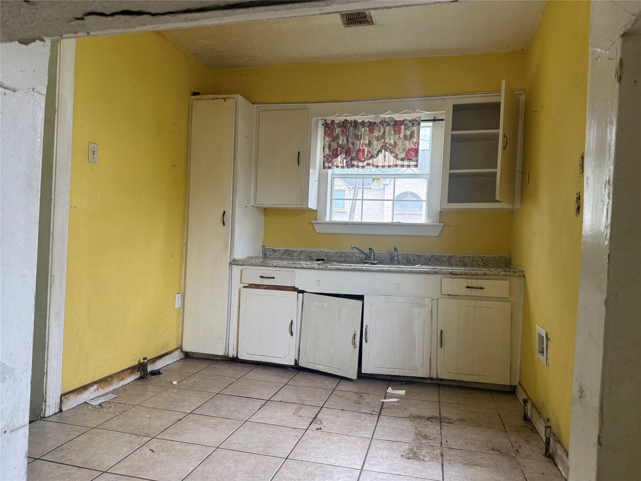 5745 Newport Street, Houston Tx 77023 Property Photo 11