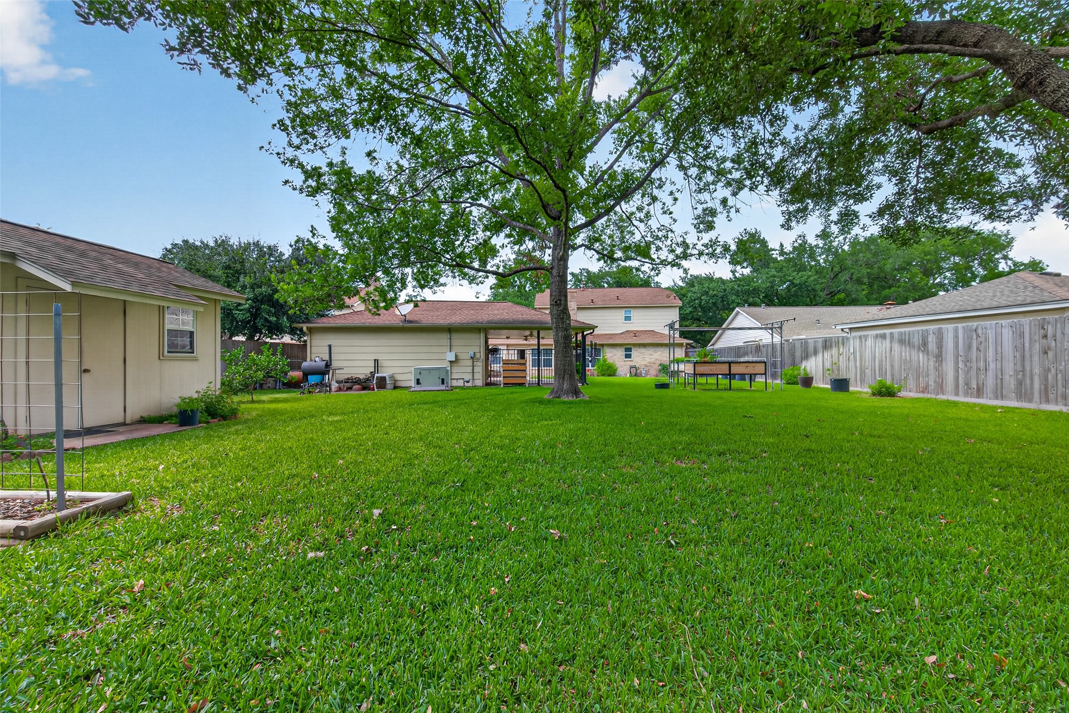 16217 Lakeview Drive Property Photo 40
