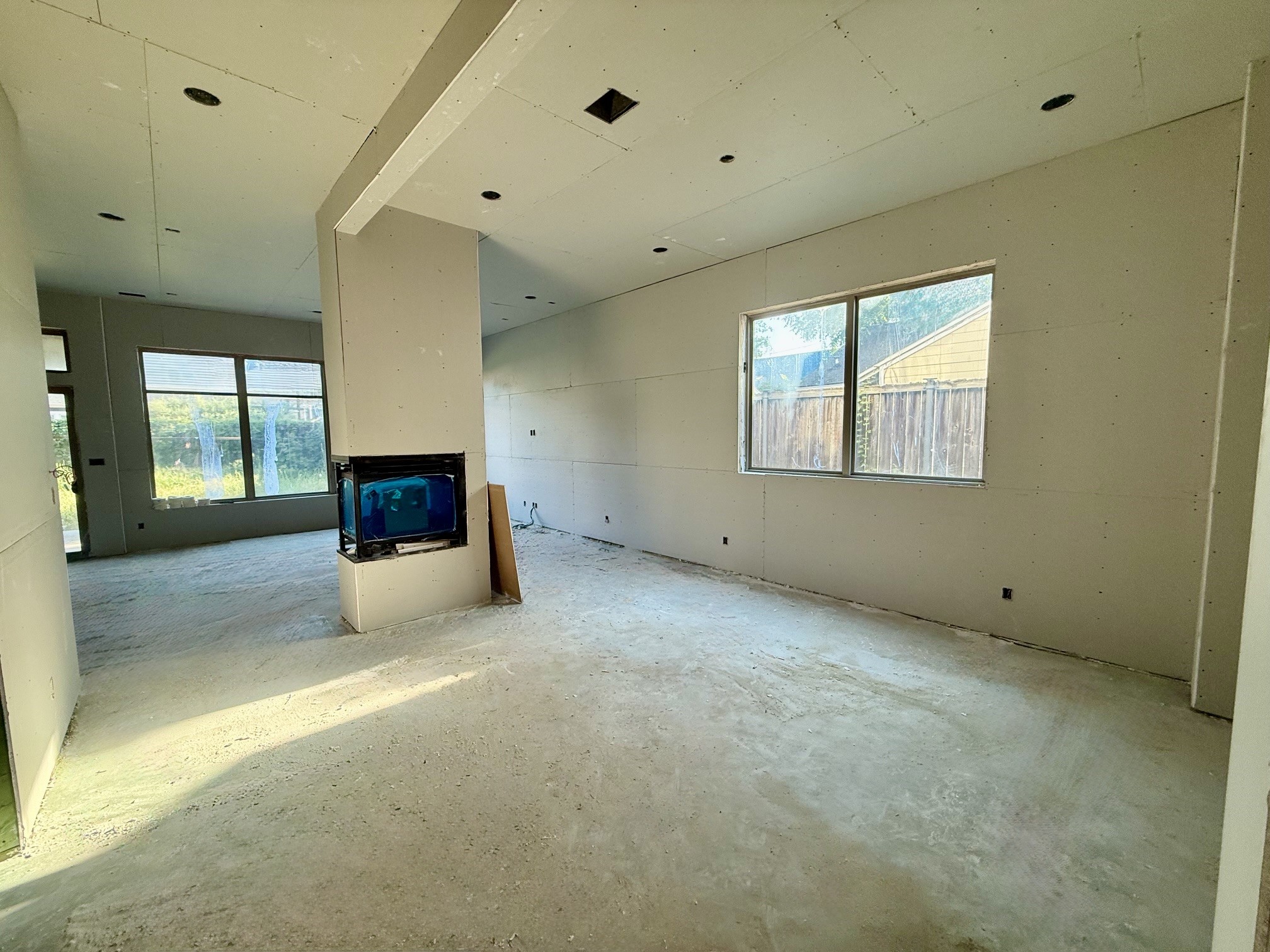 735 E 8th 1/2 Street Property Photo 6