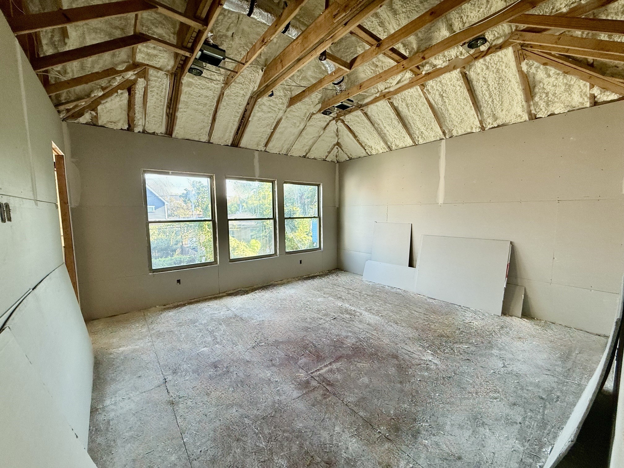 735 E 8th 1/2 Street Property Photo 10