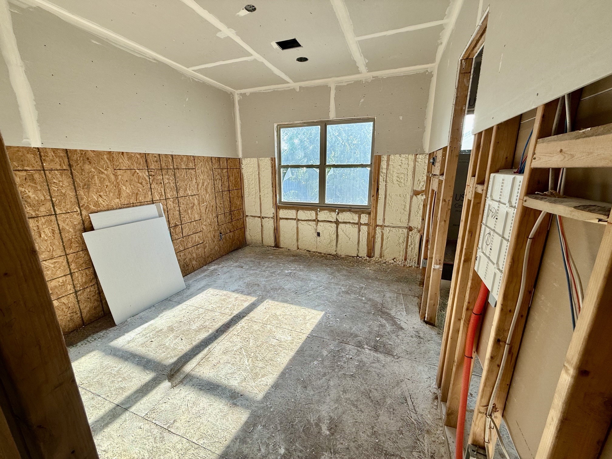 735 E 8th 1/2 Street Property Photo 13