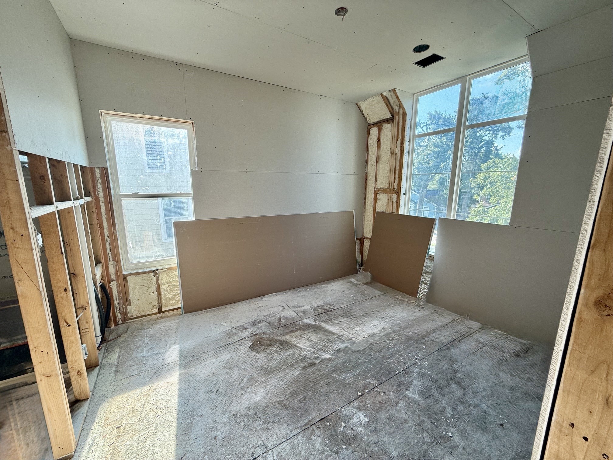 735 E 8th 1/2 Street Property Photo 15