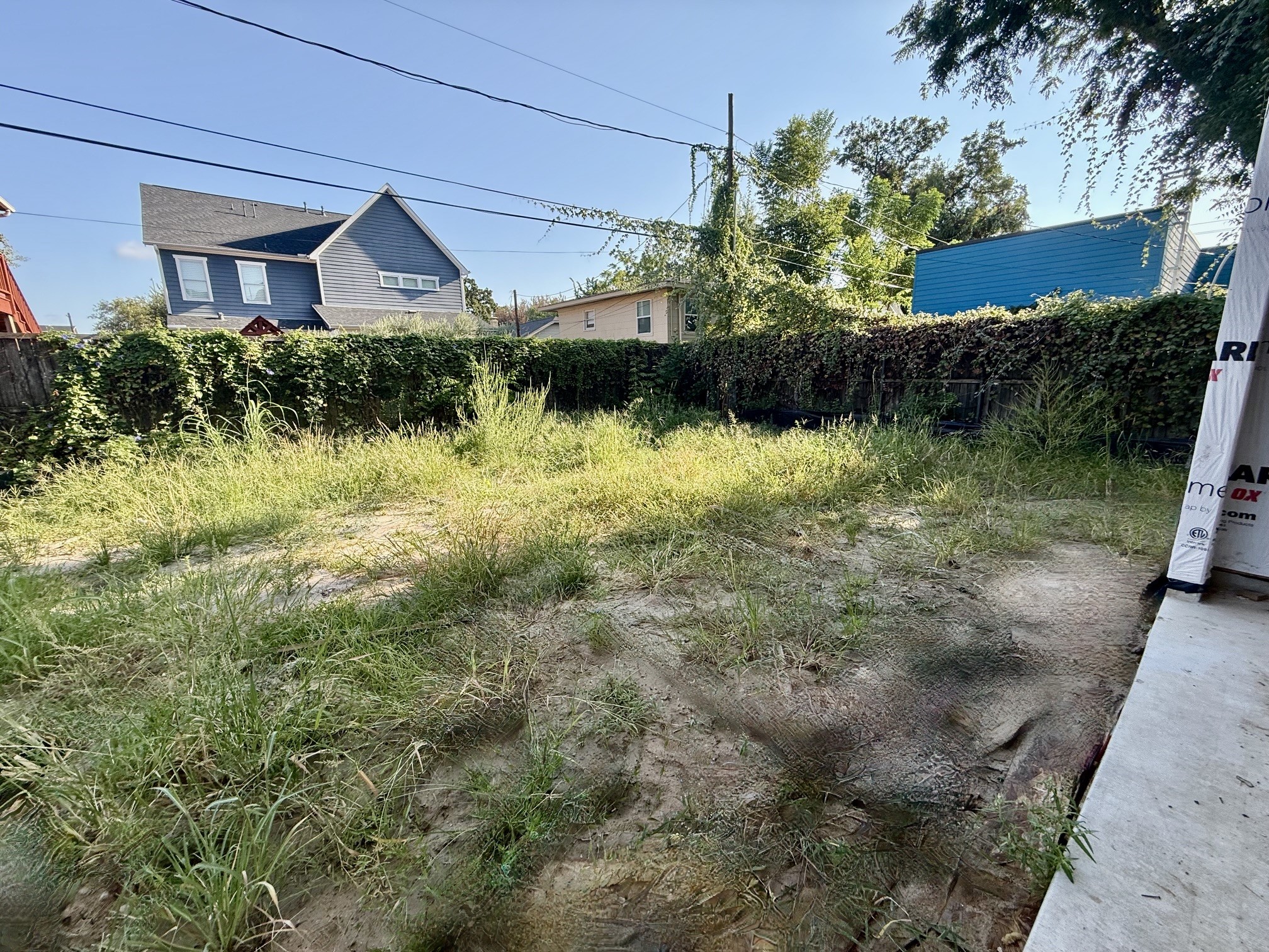735 E 8th 1/2 Street Property Photo 16