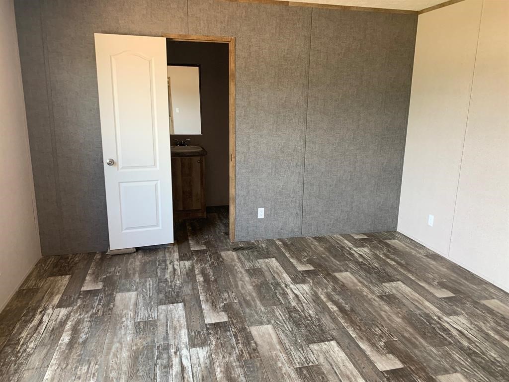 16496 Dunhill Lane Property Photo 8