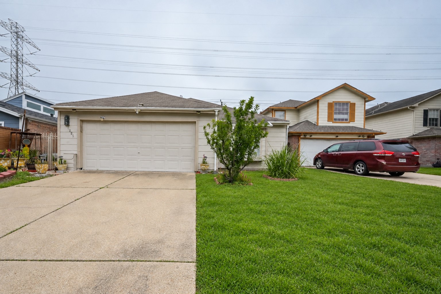 9319 Belle Park Drive Property Photo 1