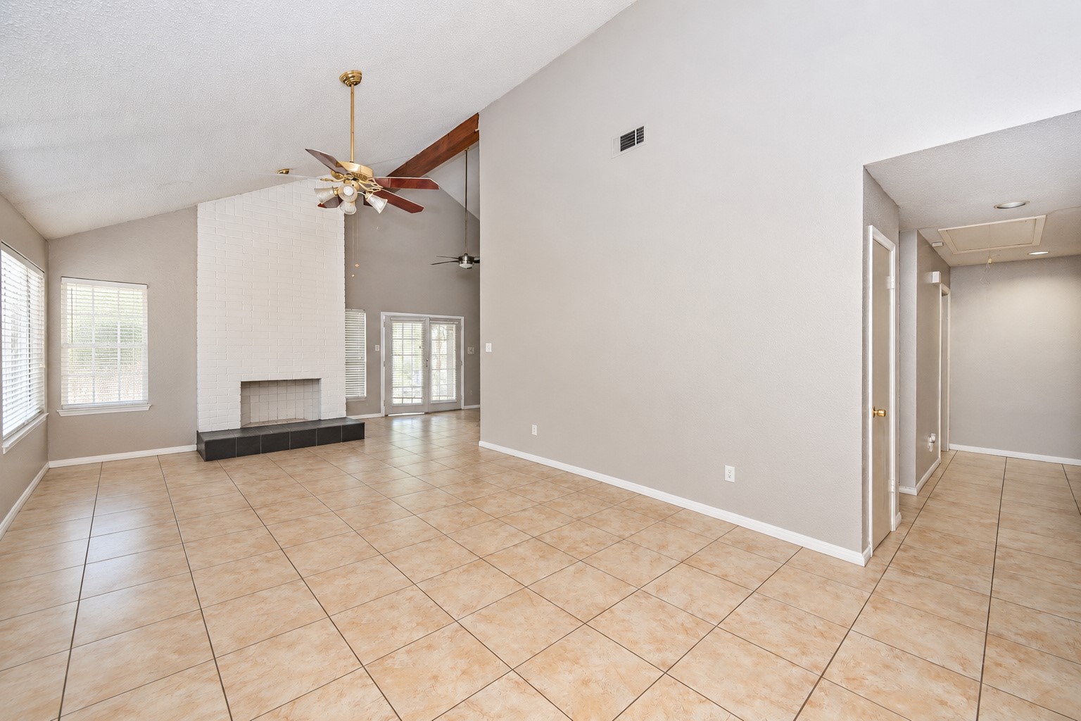 9319 Belle Park Drive Property Photo 4