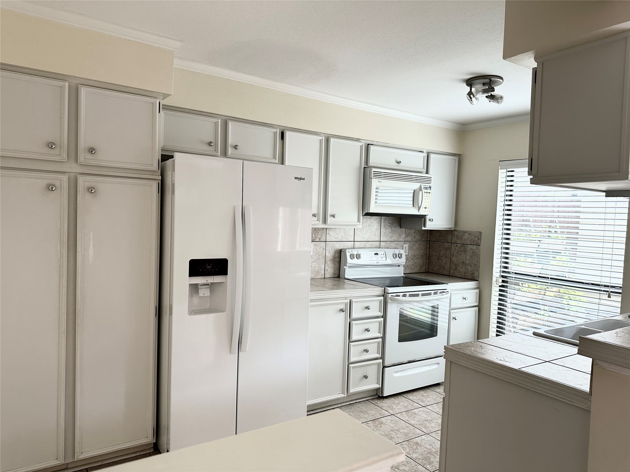 2512 Bering Drive Property Photo 7