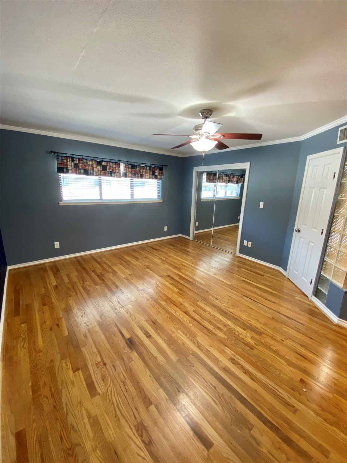 2512 Bering Drive Property Photo 14