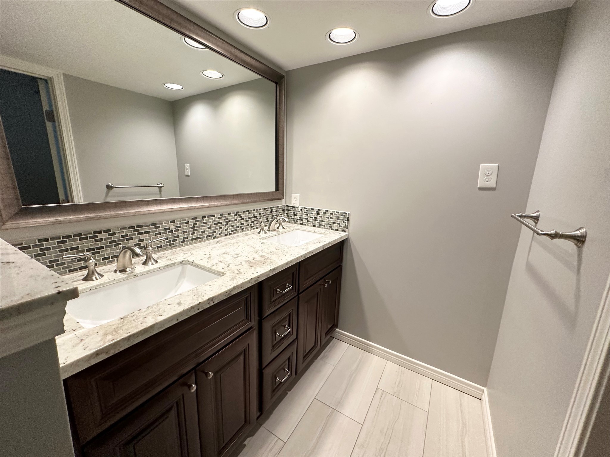 2512 Bering Drive Property Photo 24