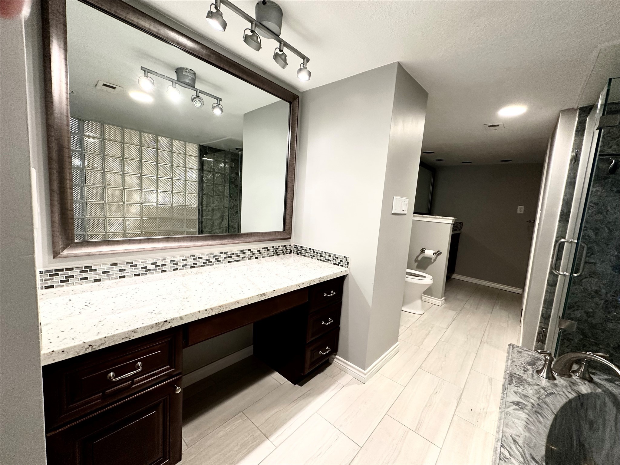2512 Bering Drive Property Photo 25