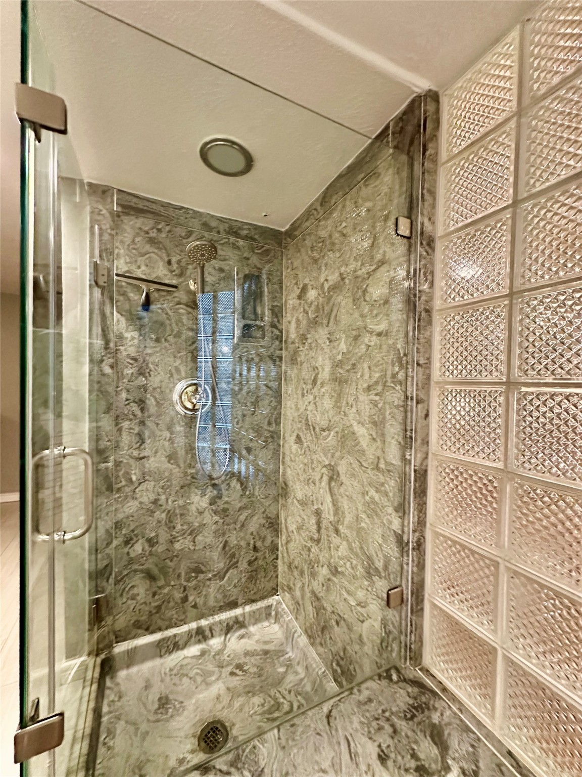 2512 Bering Drive Property Photo 30