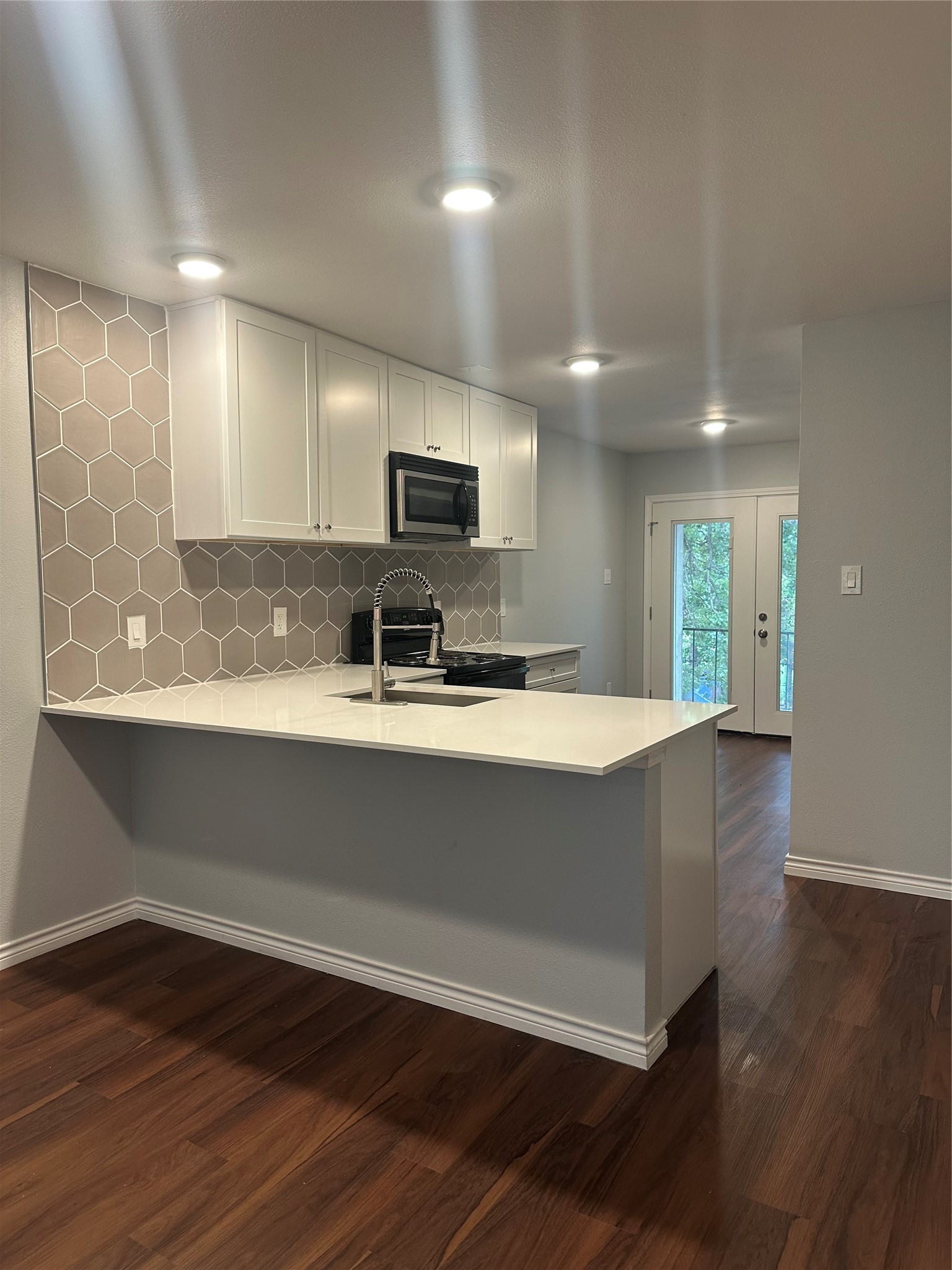 5625 Antoine Drive 1016 Property Photo 2