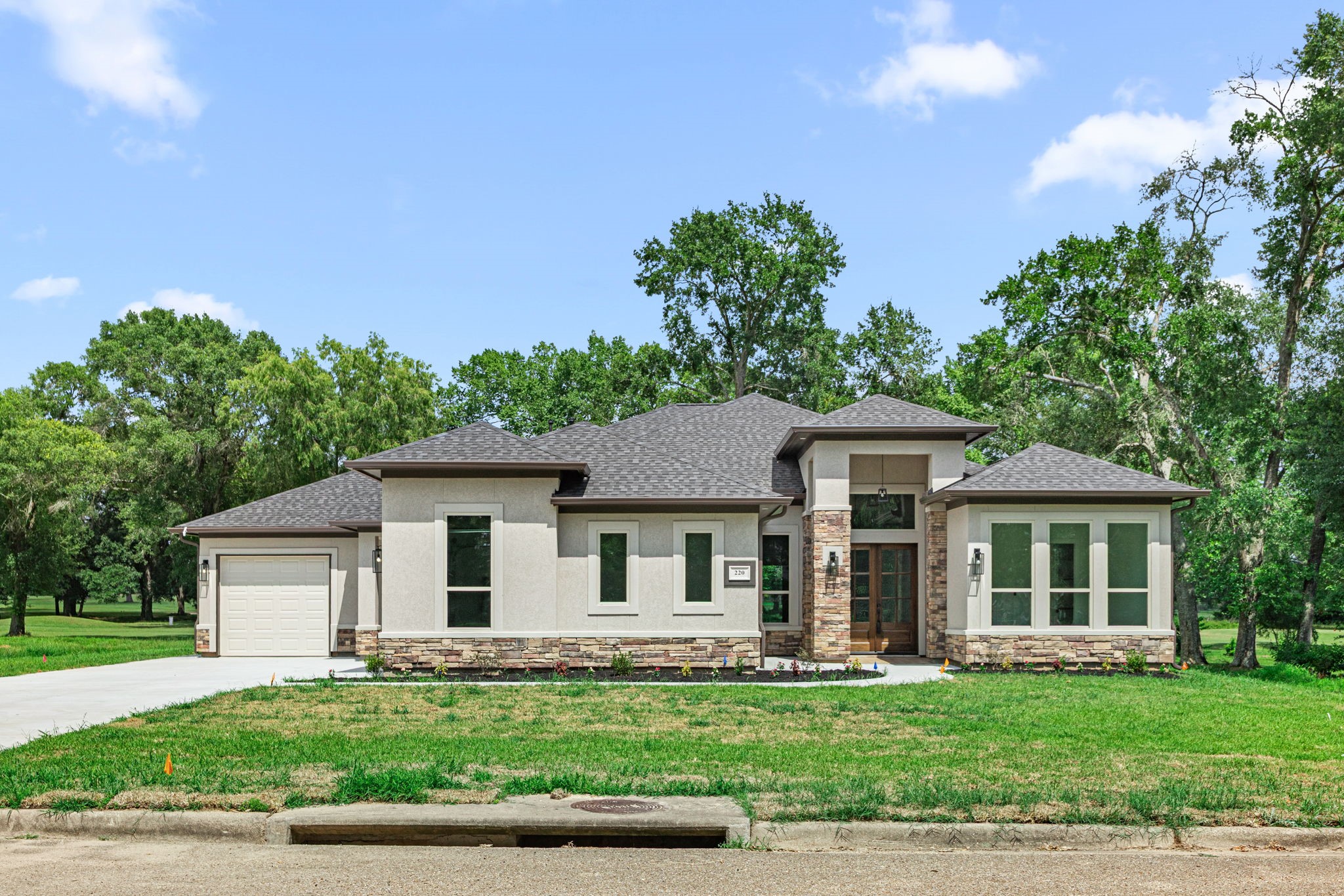 220 BIRDIE DR Property Photo 1