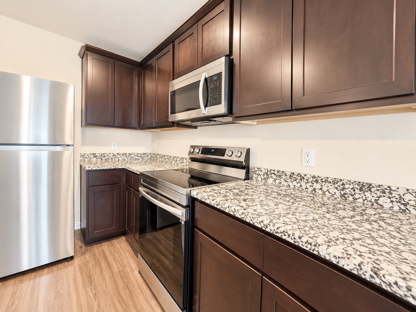 302 Connecticut Street Property Photo 3