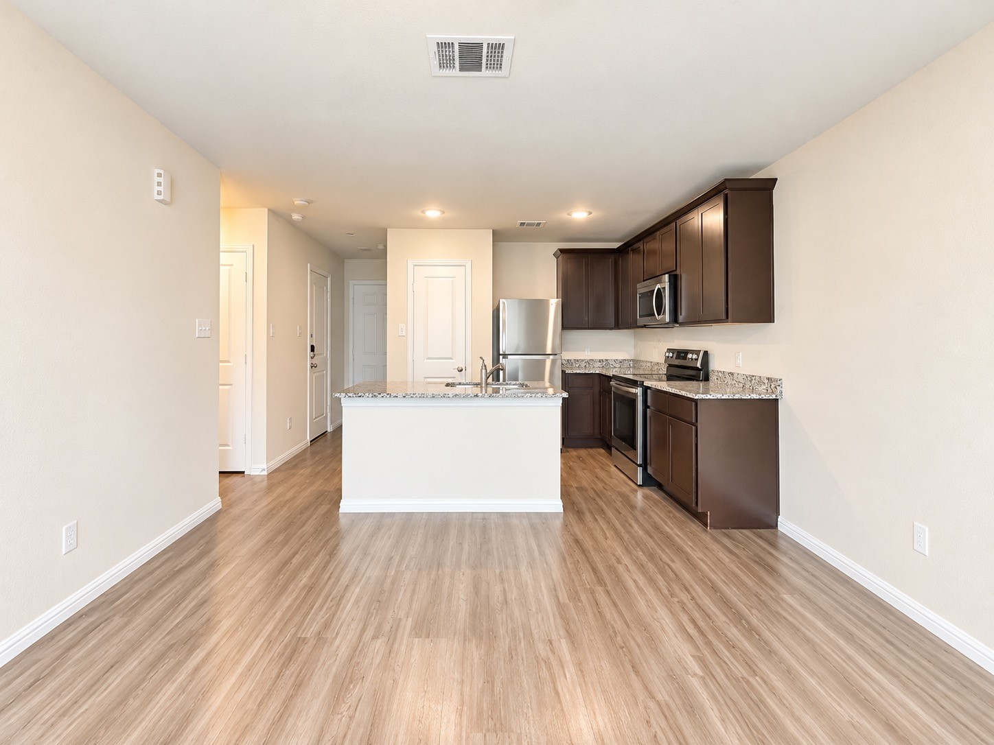302 Connecticut Street Property Photo 4