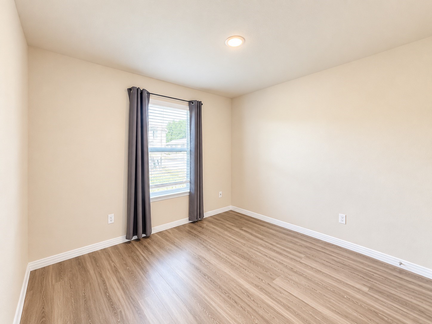 302 Connecticut Street Property Photo 5