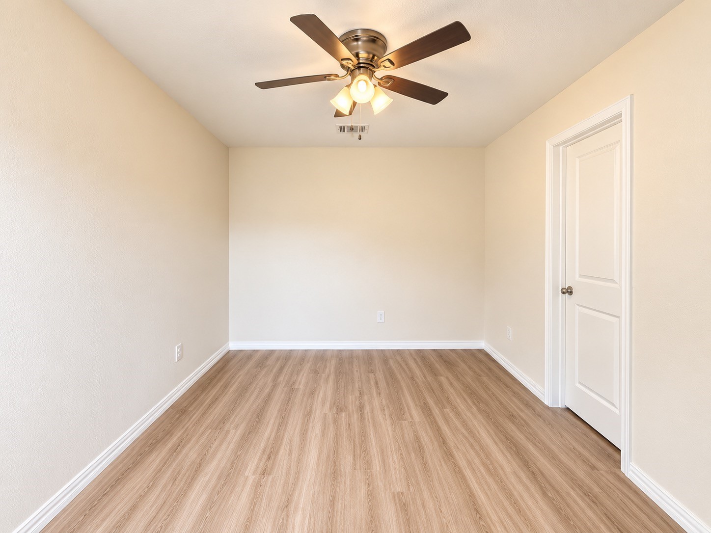 302 Connecticut Street Property Photo 7
