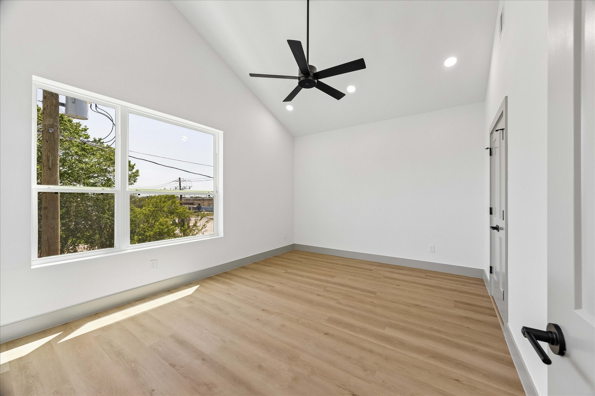2953 Delafield Street Property Photo 9